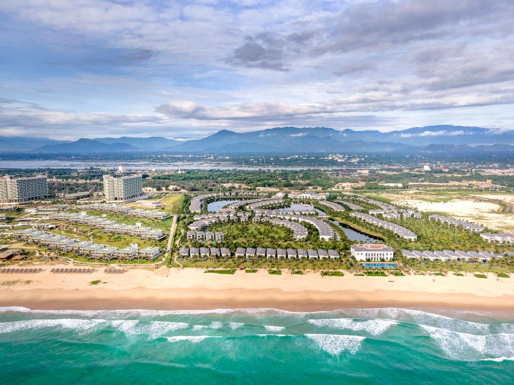 Vinpearl Luxury Nha Trang: 84 Private Pool and Beachfront Villas on Hon Tre Island